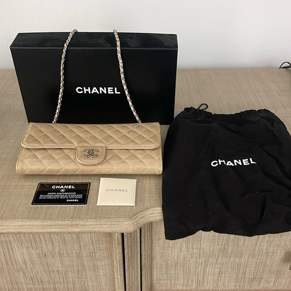Chanel clutch - Picture 1 of 10